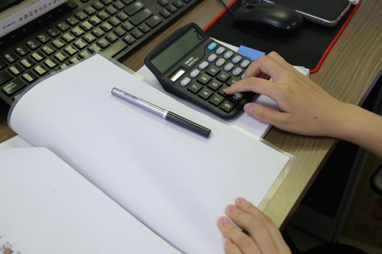 冠领律师代理劳动仲裁案,成功帮助委托人追回工资差额与经济补偿 冠领律师代理劳动仲裁案,成功帮助委托人追回工资差额与经济补偿