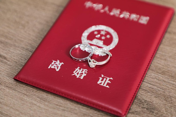 冠领律师代理北京大兴离婚后财产纠纷案,帮男子避免离婚财产损失 冠领律师代理北京大兴离婚后财产纠纷案,帮男子避免离婚财产损失