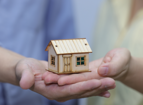 男子自建房被兄妹认定为父母遗产遭争抢，冠领律师紧抓审批表+一户一宅原则助其守住房屋-1