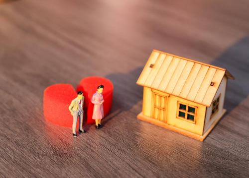 冠领律师以证据破局,助女方在离婚调解中如愿取得抚养权及半壁家园-1 冠领律师以证据破局,助女方在离婚调解中如愿取得抚养权及半壁家园-1