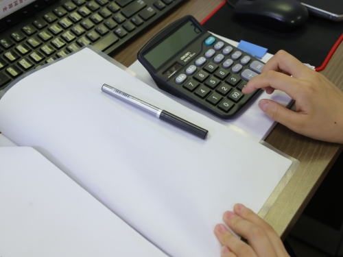 信用卡被朋友用至逾期不还还遭反诉,冠领律师帮助女子胜诉锁定20万元债权-1 信用卡被朋友用至逾期不还还遭反诉,冠领律师帮助女子胜诉锁定20万元债权-1