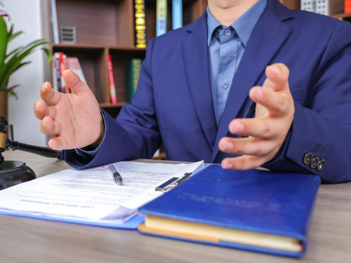 员工离职后要求公司赔偿双倍工资差额与补偿金，冠领律师代理公司参与仲裁驳回对方请求-2