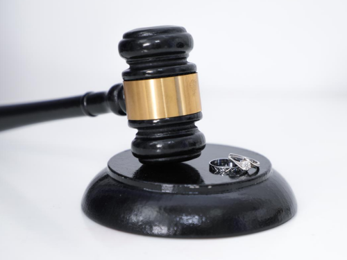 17万房产补偿款前夫拖欠4年，冠领律师助女子获判决令对方7日内还清-2