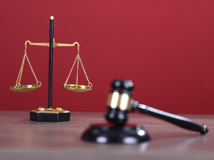 业主被起诉非法侵占车棚，冠领律师厘清权属助其驳回对方诉求
