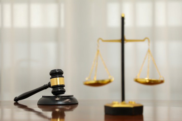 错信扶贫项目不慎被卷入刑事案件，冠领律师分阶段辩护，助女子成功出罪